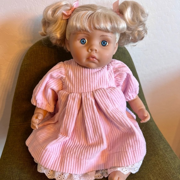 Madame Alexander baby doll, Sweet Sara 2005-2006 - Picture 2 of 6